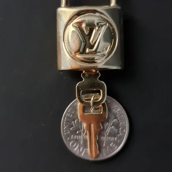 18k gold pendant with unique design - Picture 12 of 16